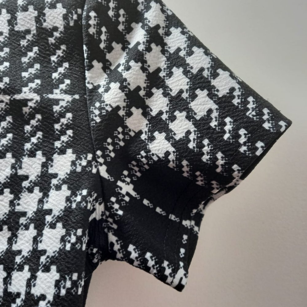 Geometric Patterned Crop Top - Picture 3 of 3